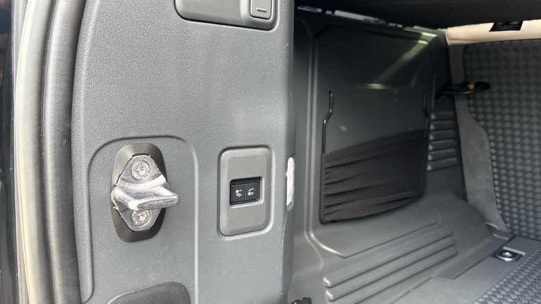 Land Rover Defender 2.0 D240 HSE 110 5dr Auto [6 Seat] Diesel Estate